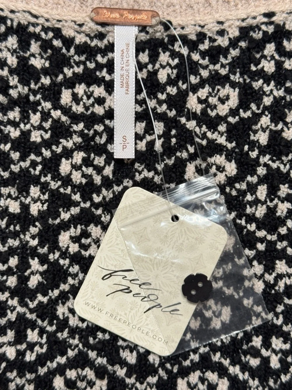 FREE PEOPLE GEO FLORAL KNIT CARDIGAN BLACK CREAM CROPPED BOHO **NWT** - Picture 14 of 15